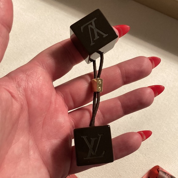 Louis Vuitton hair tie - Picture 4 of 4